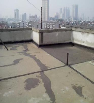 双桥漏水维修 楼顶漏水是什么原因，楼顶漏水维修方法是什么?